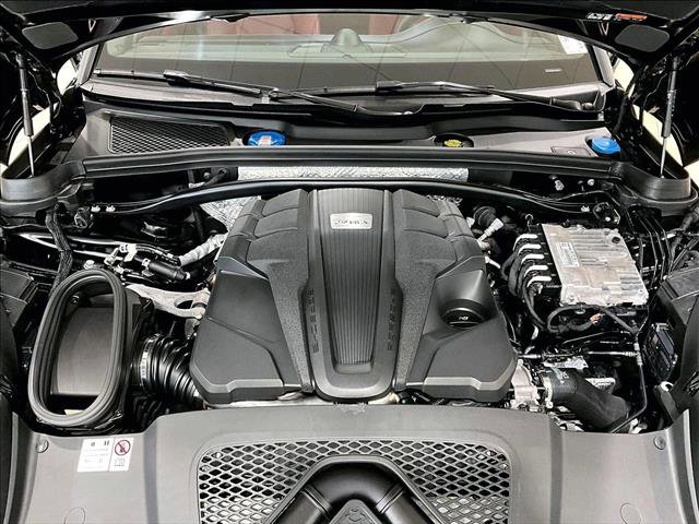 Used 2024 Porsche Macan S AWD/4WD image 11