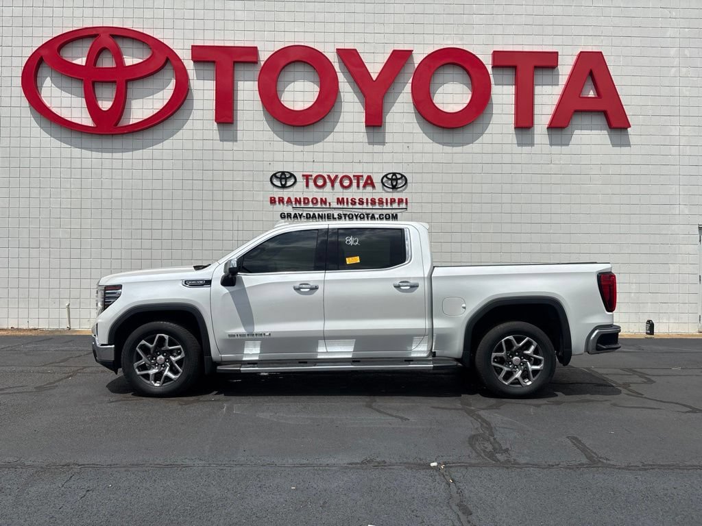 Used 2023 GMC Sierra 1500 SLT w/ SLT Premium Plus Package RWD image 5