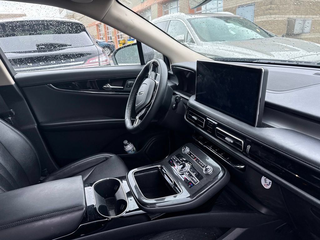 Used 2023 Lincoln Nautilus AWD w/ Premium Package image 7