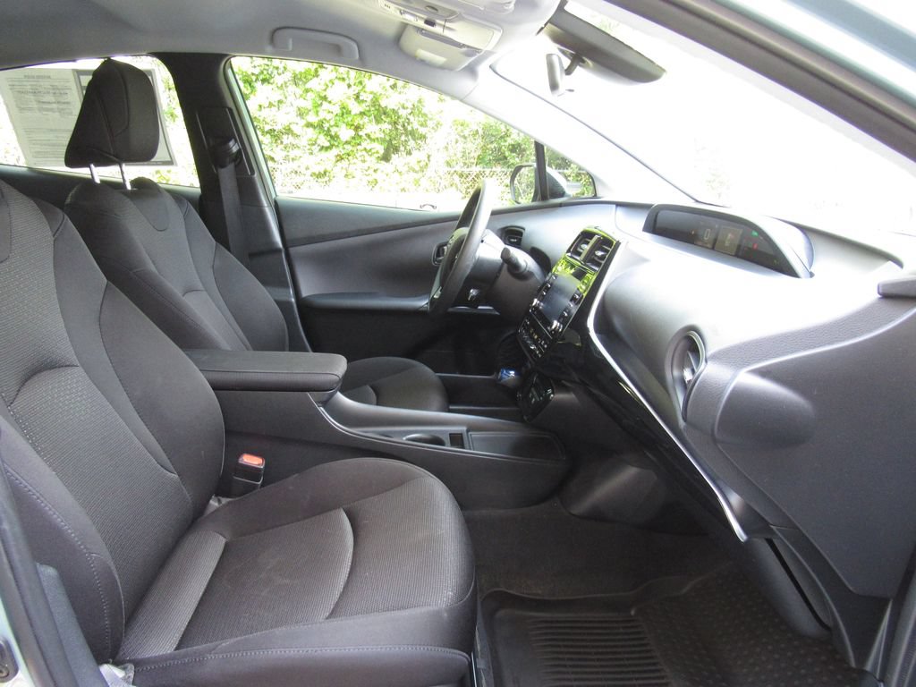 Certified 2022 Toyota Prius LE AWD/4WD image 18