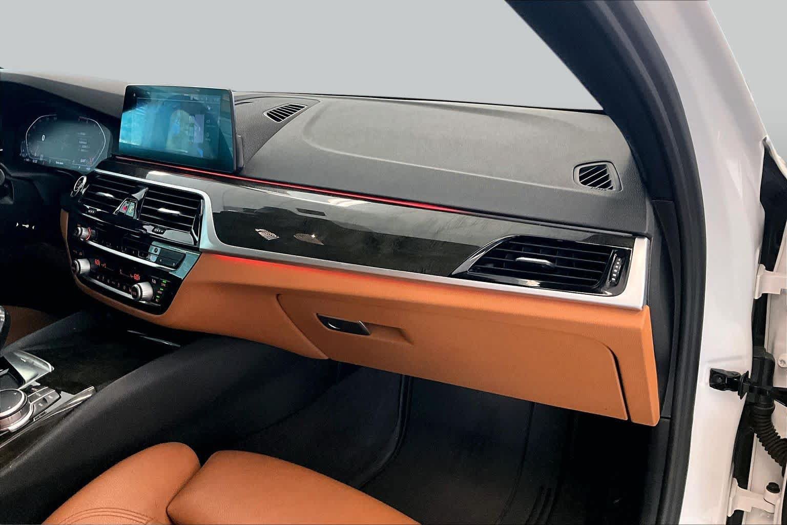 Used 2020 BMW 530i w/ Premium Package RWD image 16