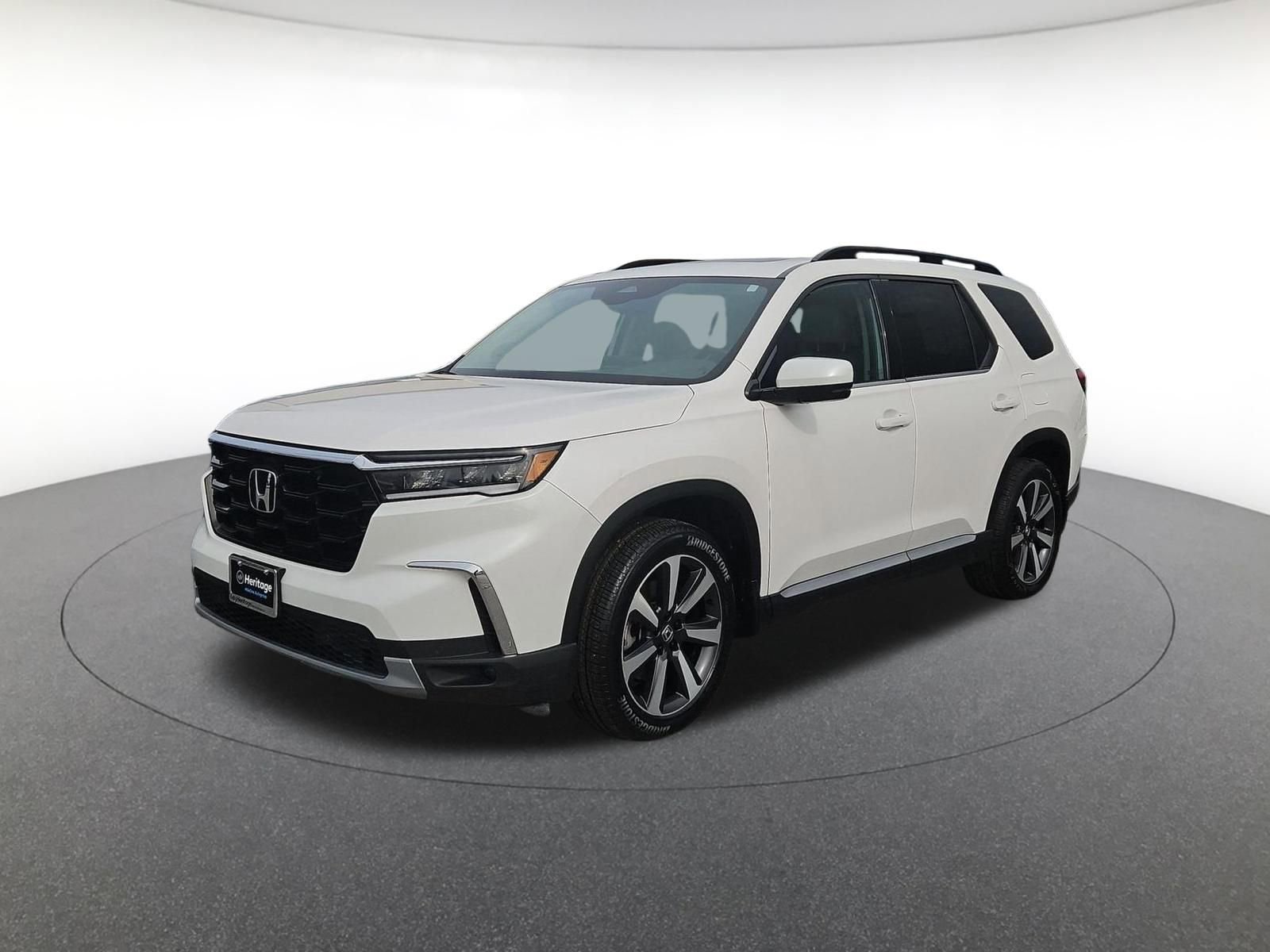 Certified 2025 Honda Pilot Touring image 1