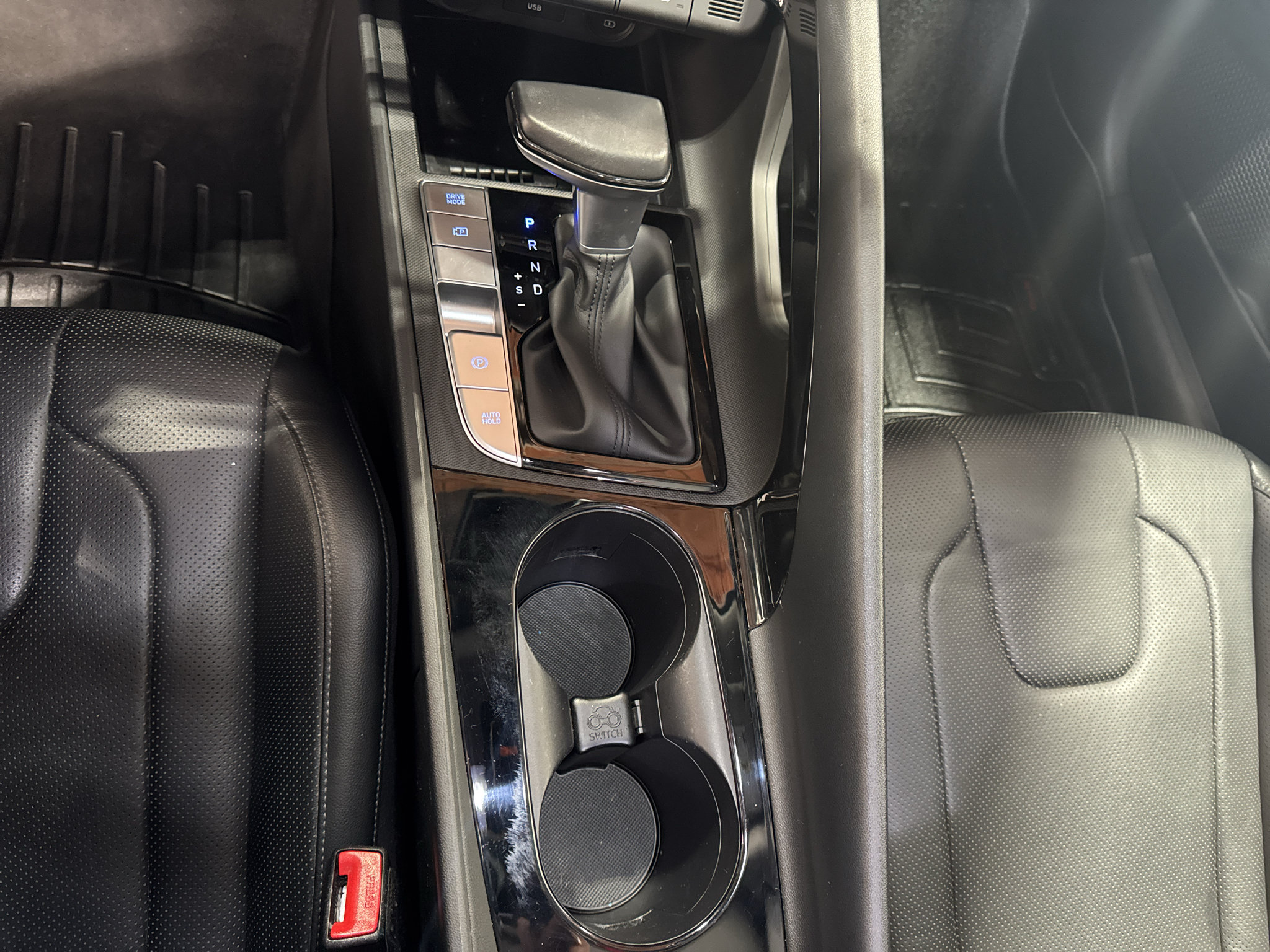 Used 2022 Hyundai Elantra Limited w/ Preferred Accessory Package FWD image 10