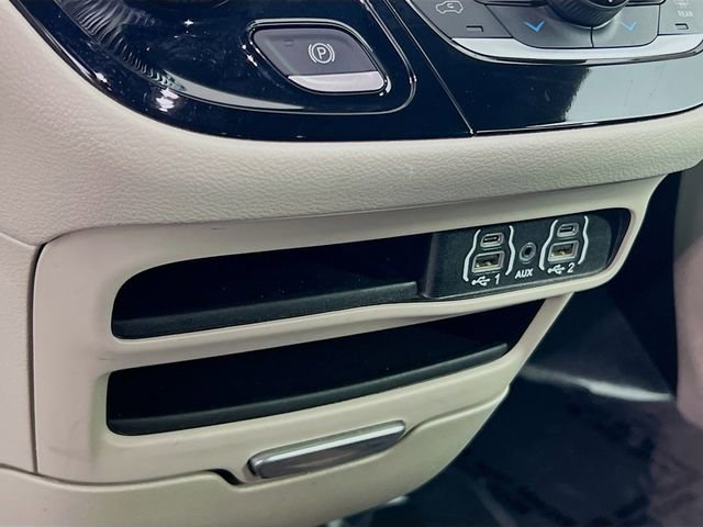 Used 2023 Chrysler Voyager LX FWD image 16