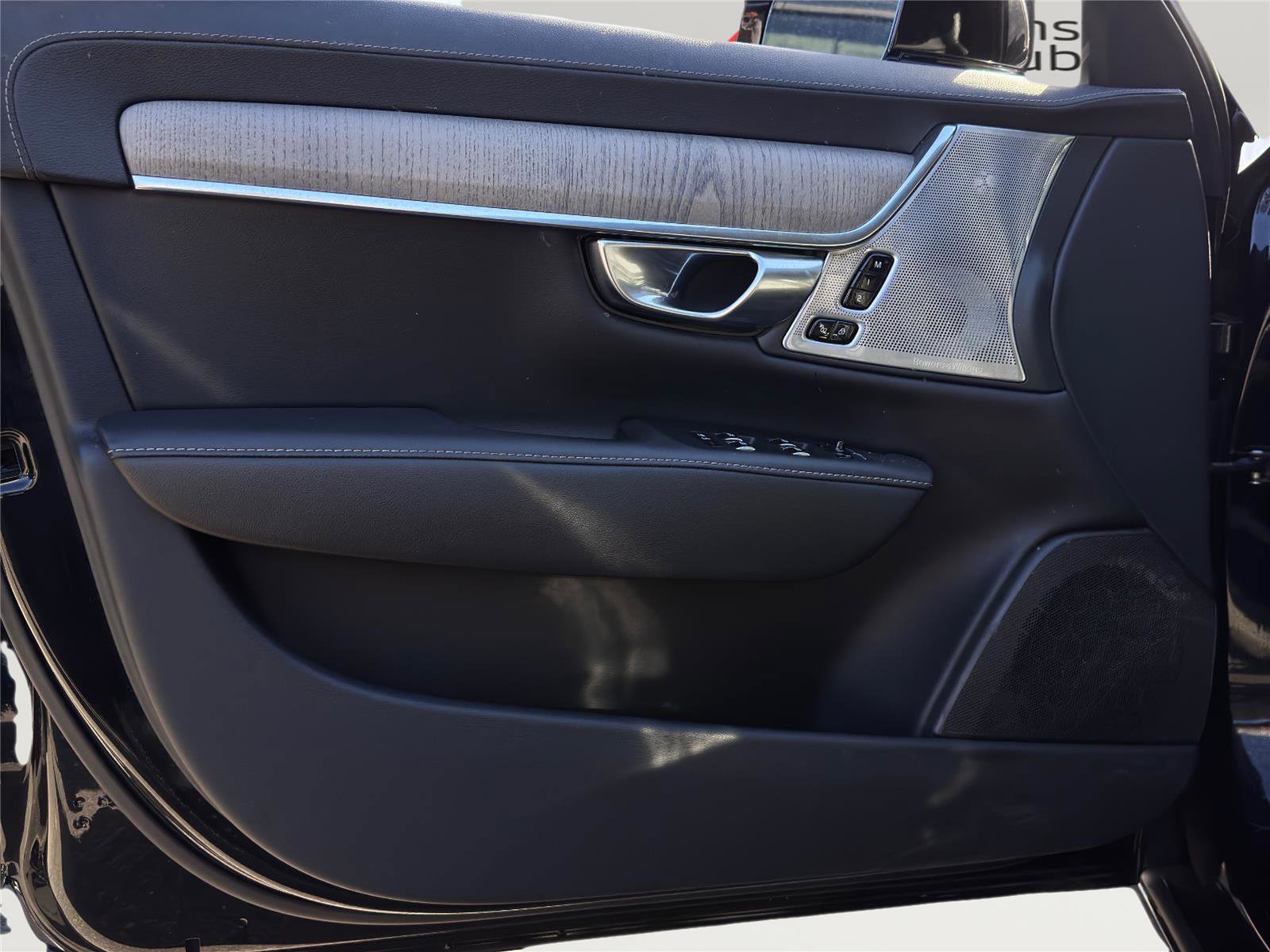 Used 2022 Volvo S90 B6 Inscription w/ Advanced Package image 25