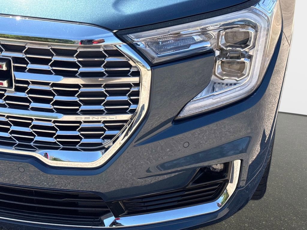 Used 2024 GMC Terrain Denali w/ Denali Premium Package image 9