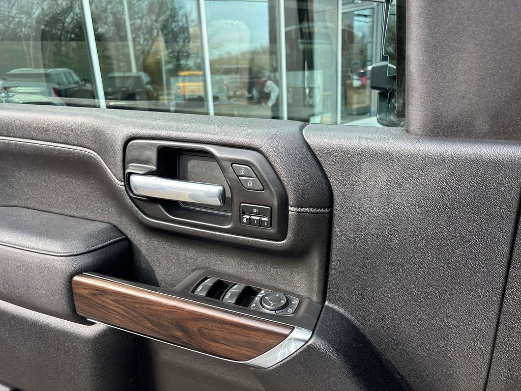 Used 2021 GMC Sierra 3500 SLT w/ SLT Premium Package image 18