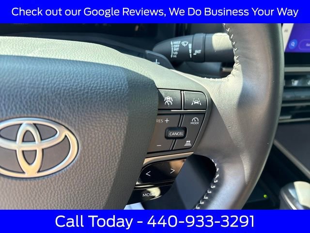 Used 2025 Toyota Camry SE image 30