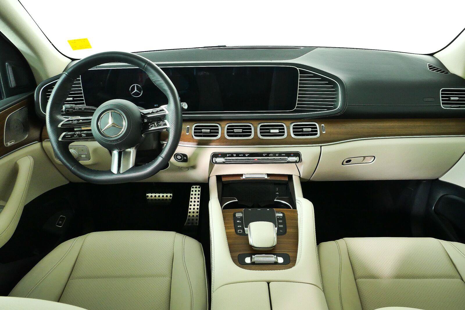 Used 2025 Mercedes-Benz GLS 450 4MATIC image 17