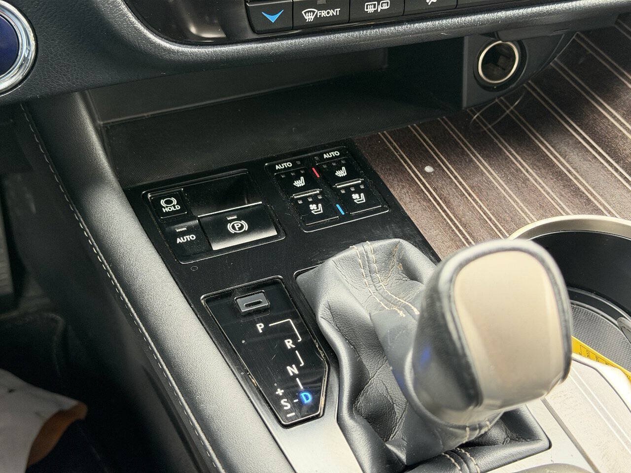 Used 2018 Lexus RX 450hL Luxury w/ Accessory Package AWD/4WD image 28