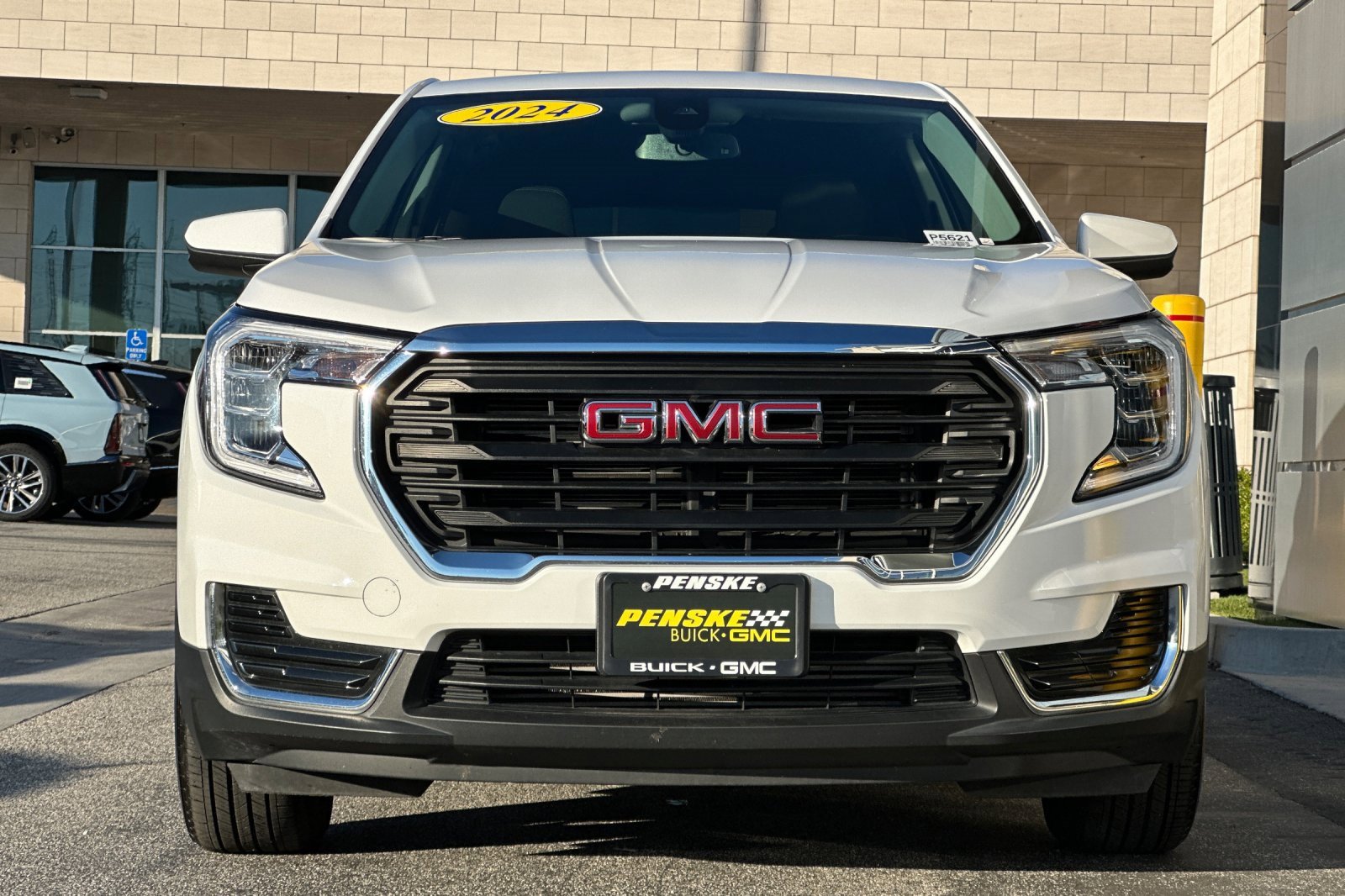 Used 2024 GMC Terrain SLE image 9