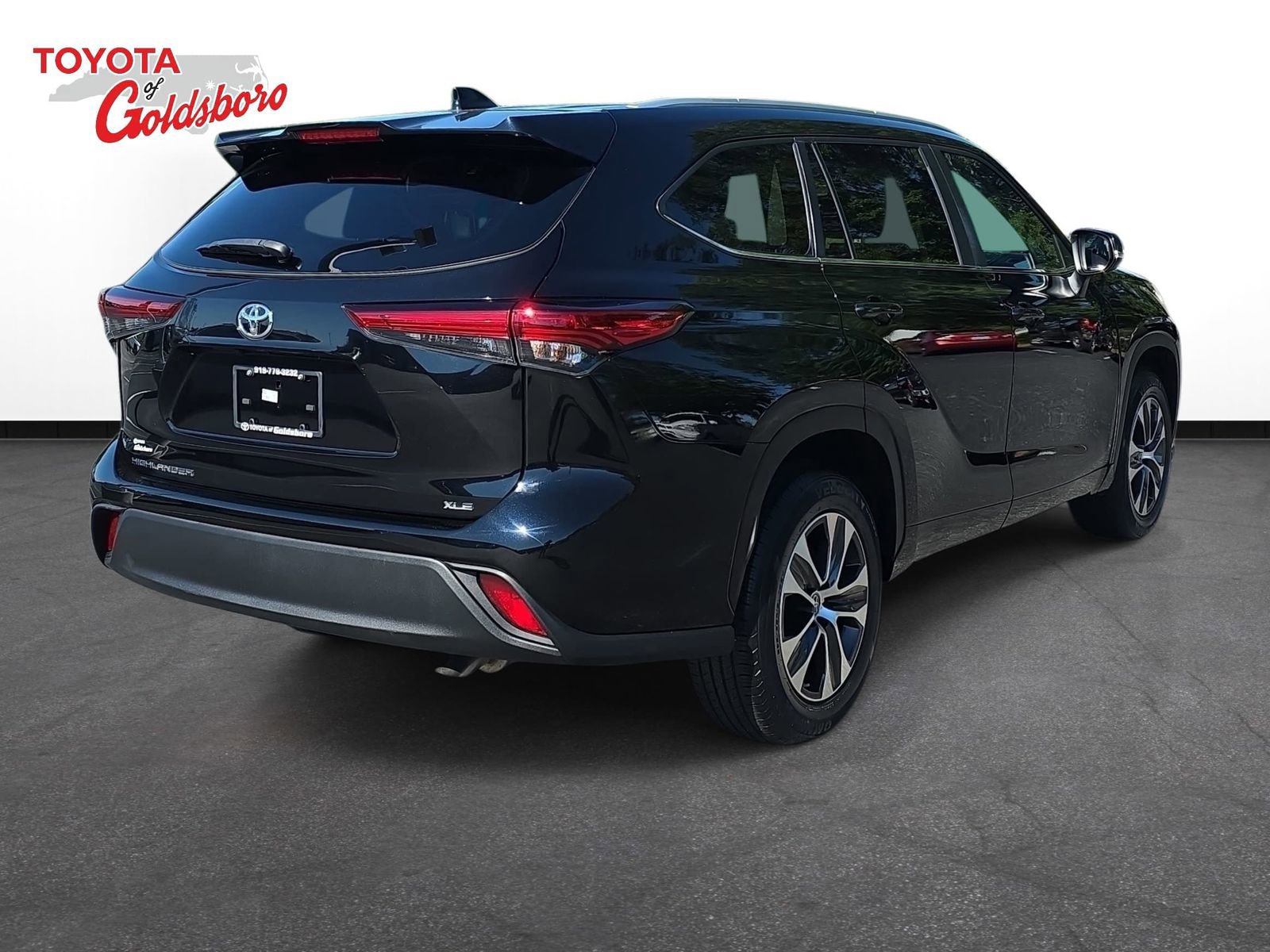 Used 2023 Toyota Highlander XLE FWD image 5