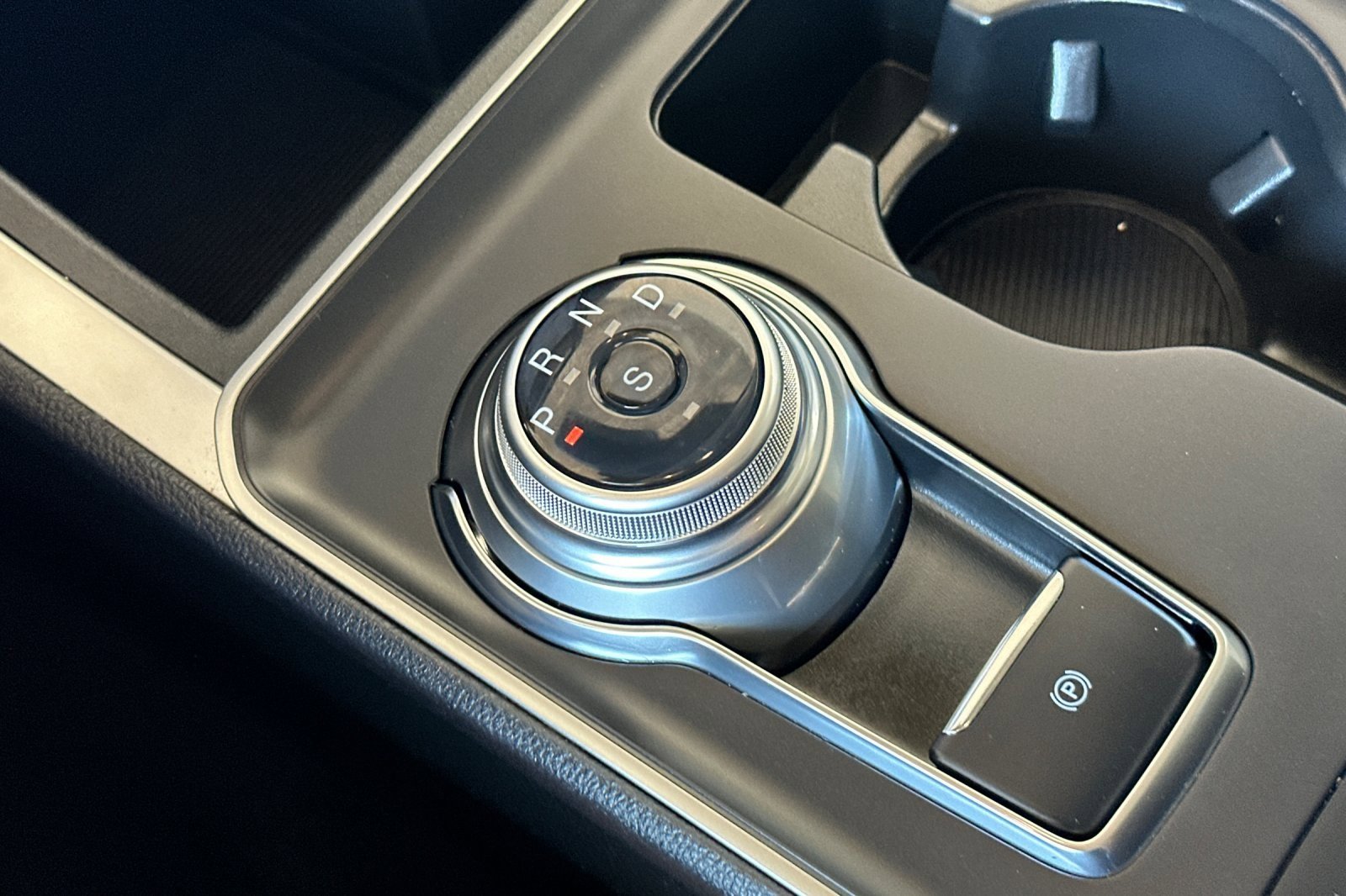 Used 2024 Ford Edge SE image 21