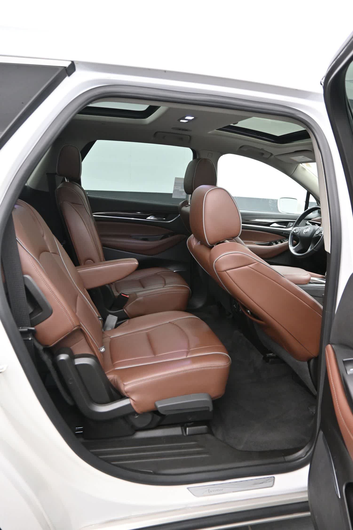 Used 2019 Buick Enclave Avenir w/ Avenir Technology Package AWD/4WD image 12