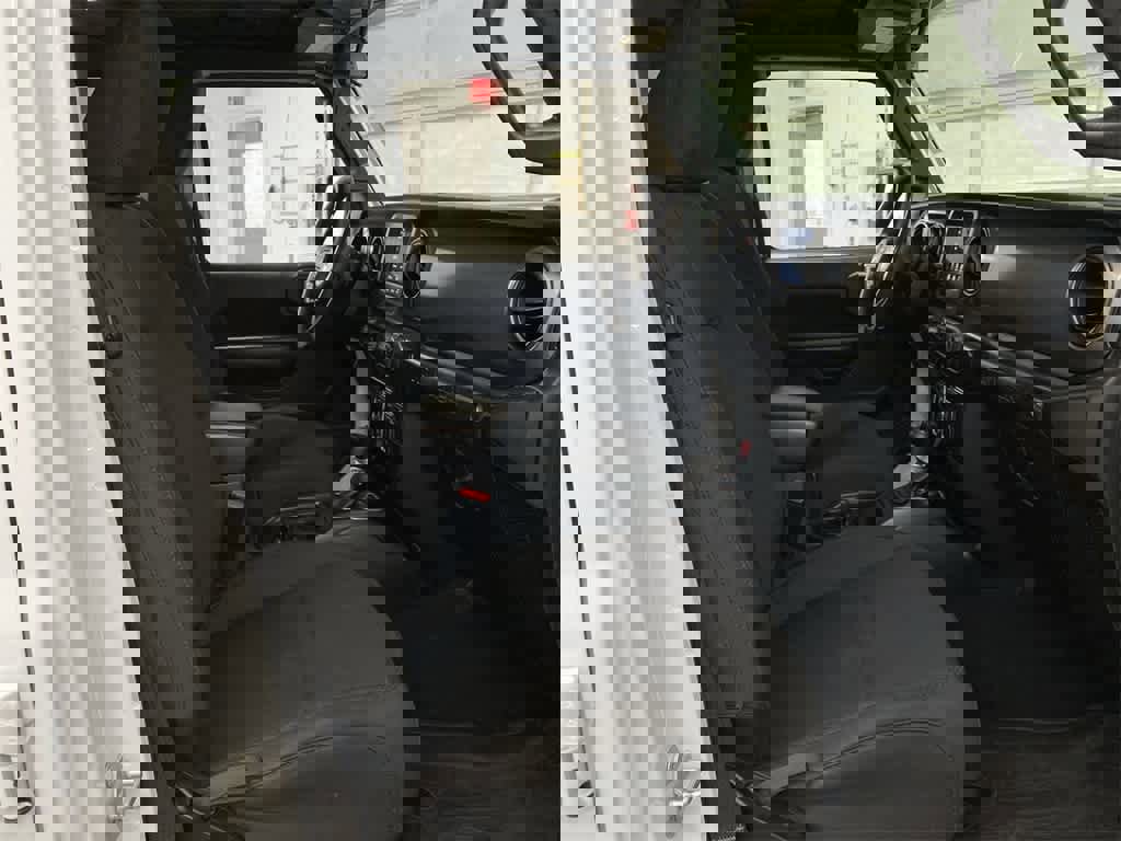 Used 2023 Jeep Wrangler Unlimited image 19