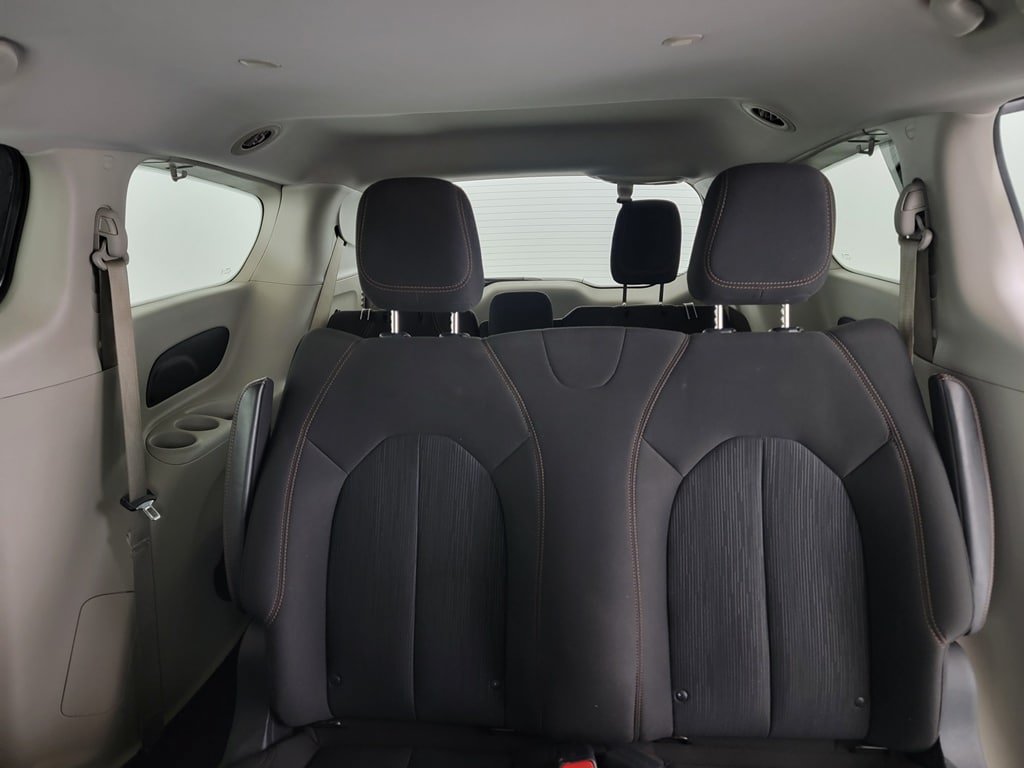 Used 2018 Chrysler Pacifica L FWD image 13