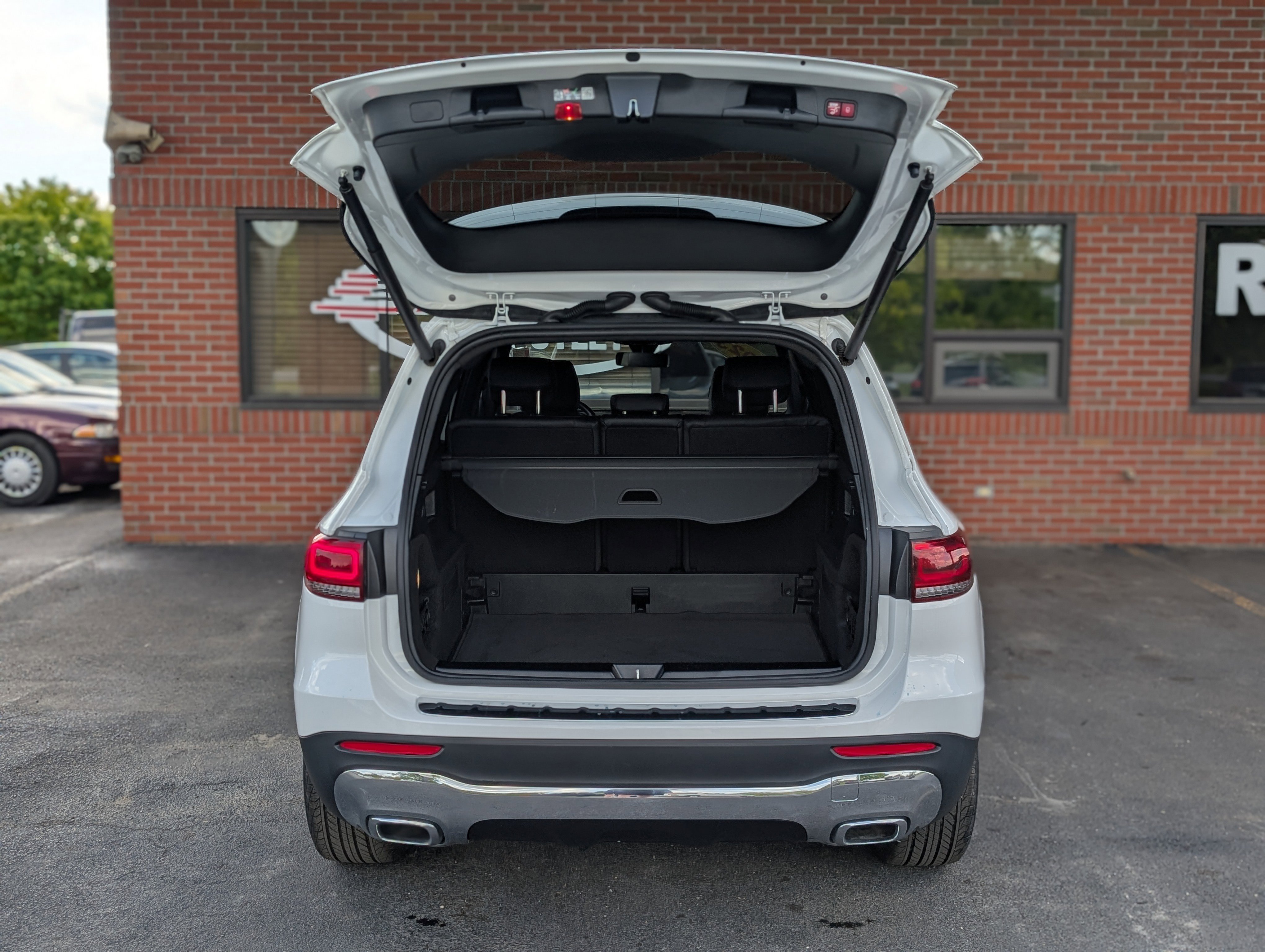 Used 2023 Mercedes-Benz GLB 250 4MATIC image 35