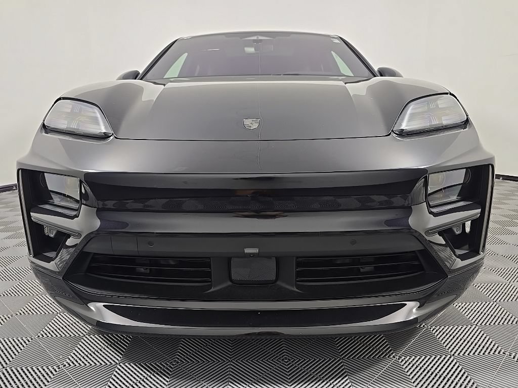 Certified 2025 Porsche Macan Turbo Electric AWD/4WD image 10
