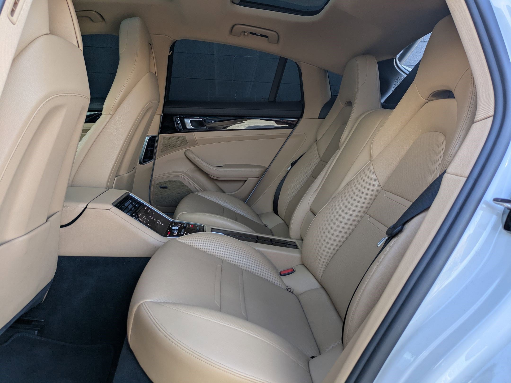 Used 2018 Porsche Panamera 4 image 25