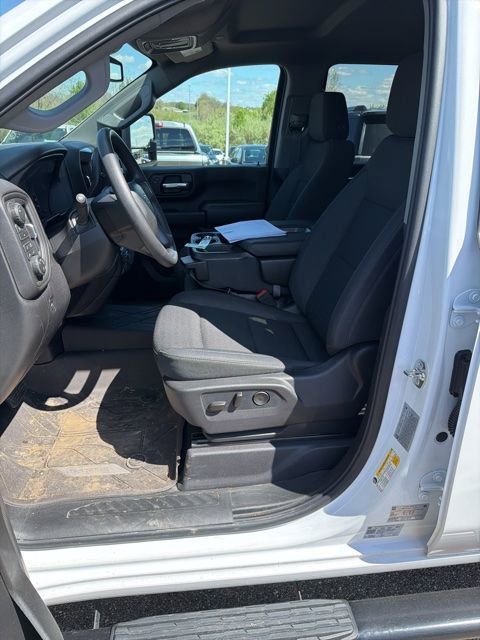 Used 2026 Chevrolet Silverado 2500 Custom w/ Custom Value Package image 5