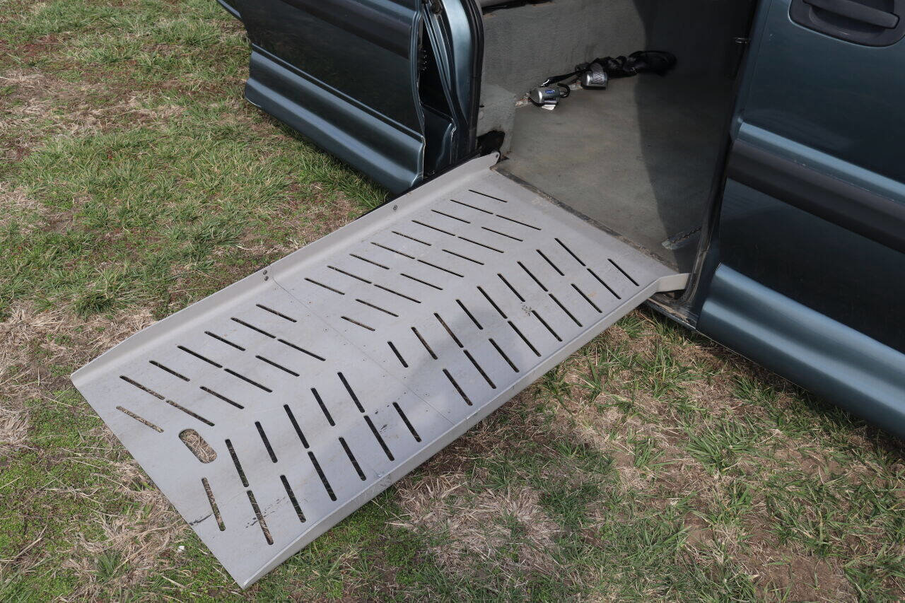 Used 2004 Chevrolet Venture LS w/ Easy Order Package image 23