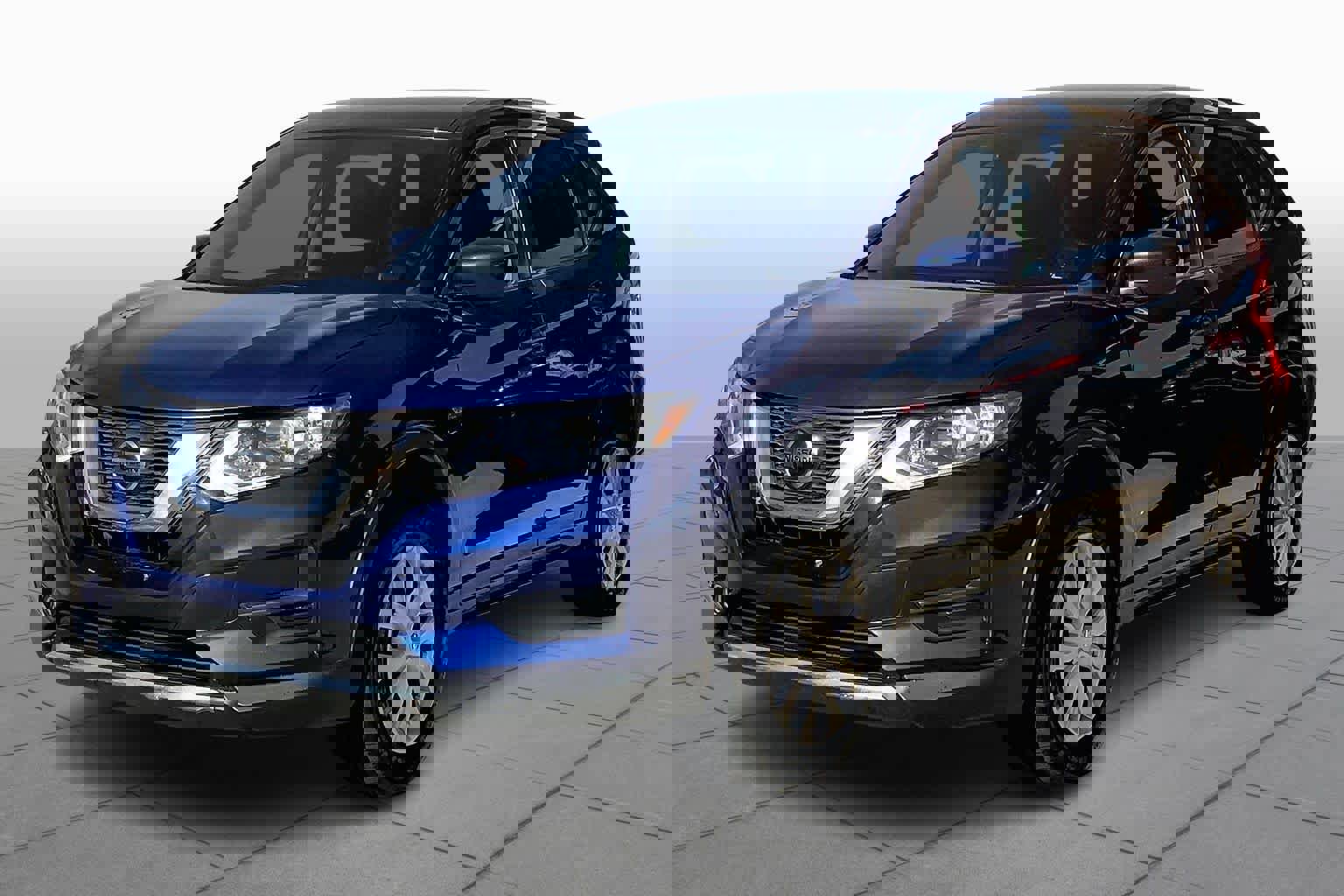 Used 2019 Nissan Rogue S image 1