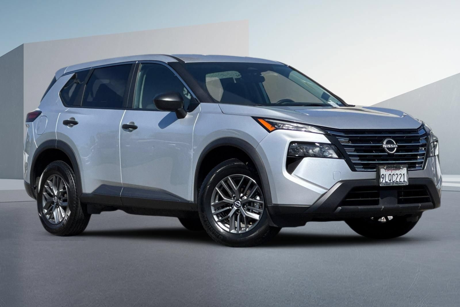Certified 2024 Nissan Rogue S FWD image 2