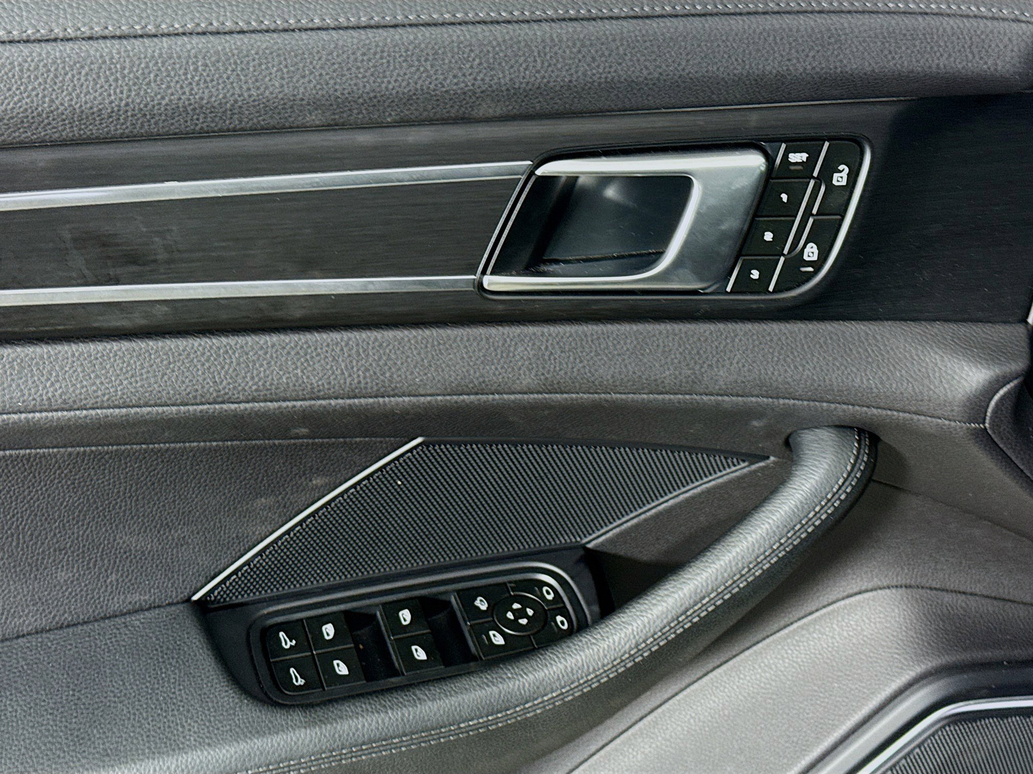 Used 2023 Porsche Panamera Platinum Edition w/ Assistance Package image 23