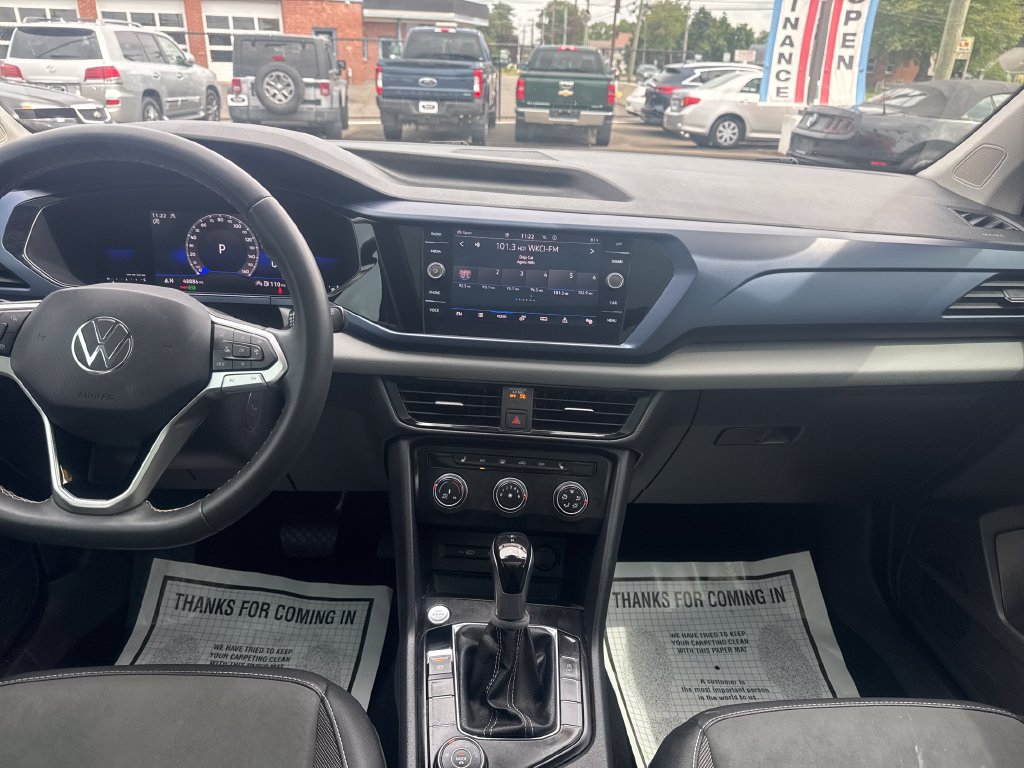 Used 2022 Volkswagen Taos SE w/ Panoramic Sunroof Package AWD/4WD image 18