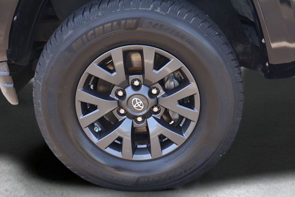 Used 2020 Toyota Tacoma SR5 RWD image 27