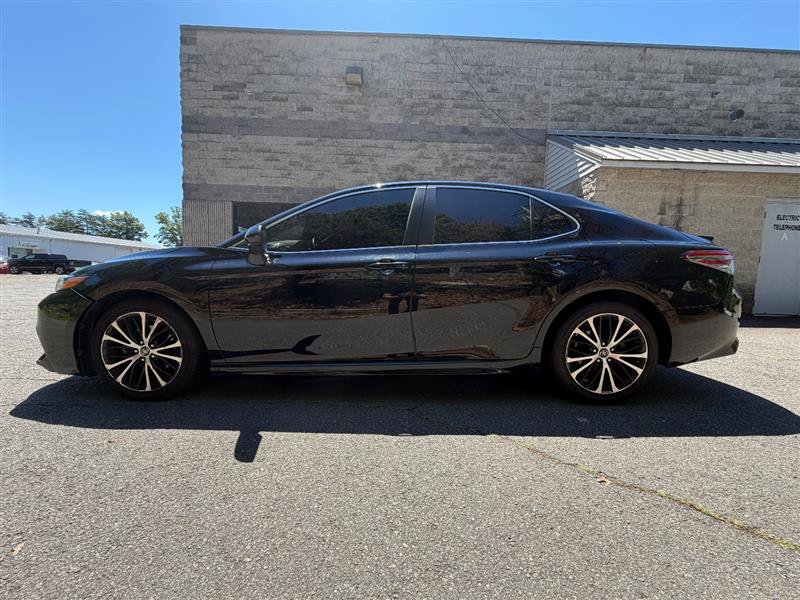 Used 2019 Toyota Camry SE FWD image 4