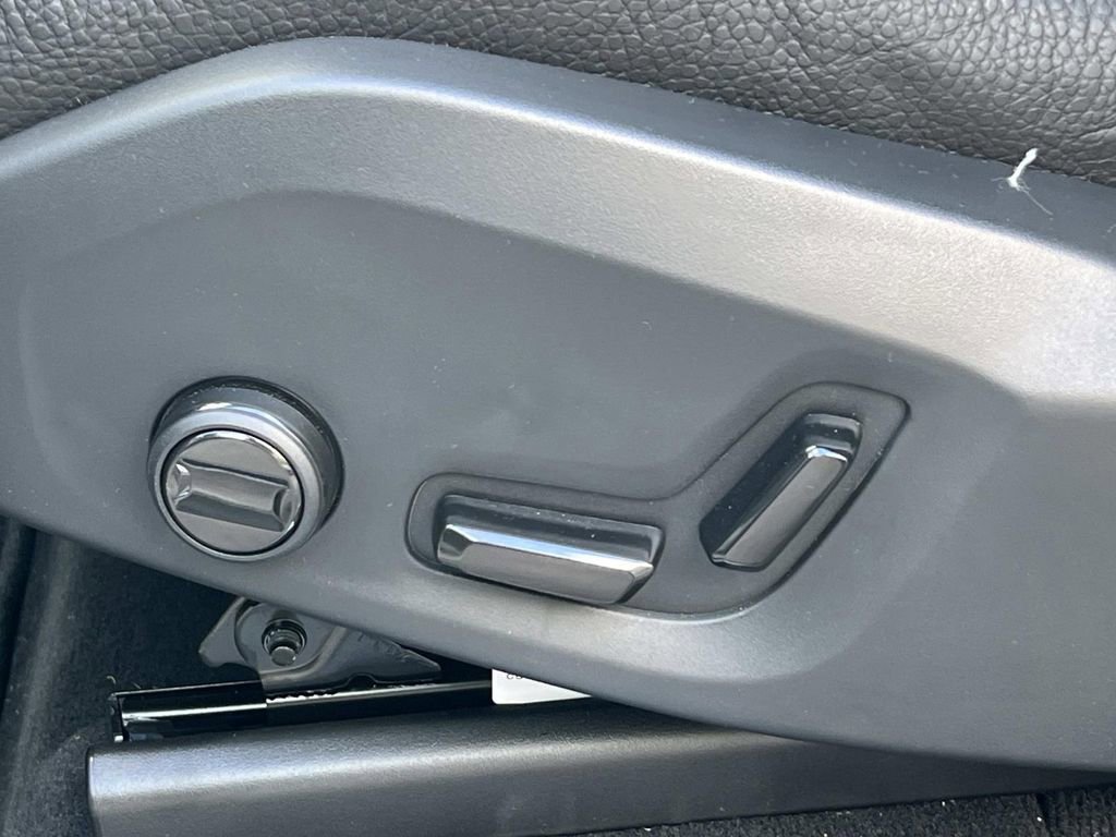 Used 2025 Volvo XC90 T8 Core w/ Protection Package Premier image 27