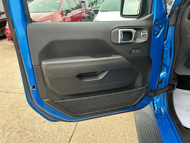 New 2025 Jeep Gladiator High Tide image 7