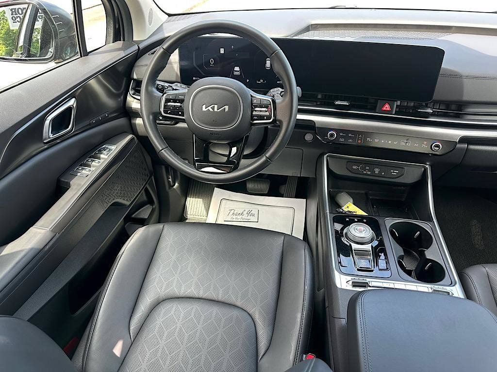 Used 2025 Kia Carnival SX w/ SX Dark Edition Package FWD image 21