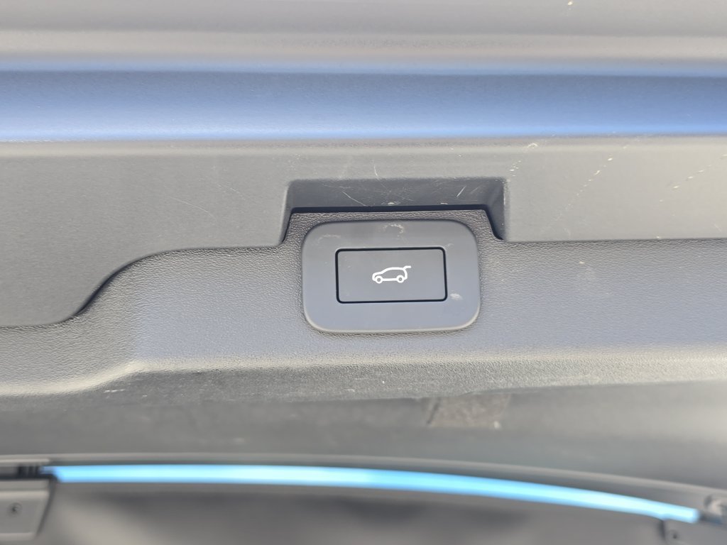 Used 2025 Land Rover Discovery Dynamic SE AWD/4WD image 14