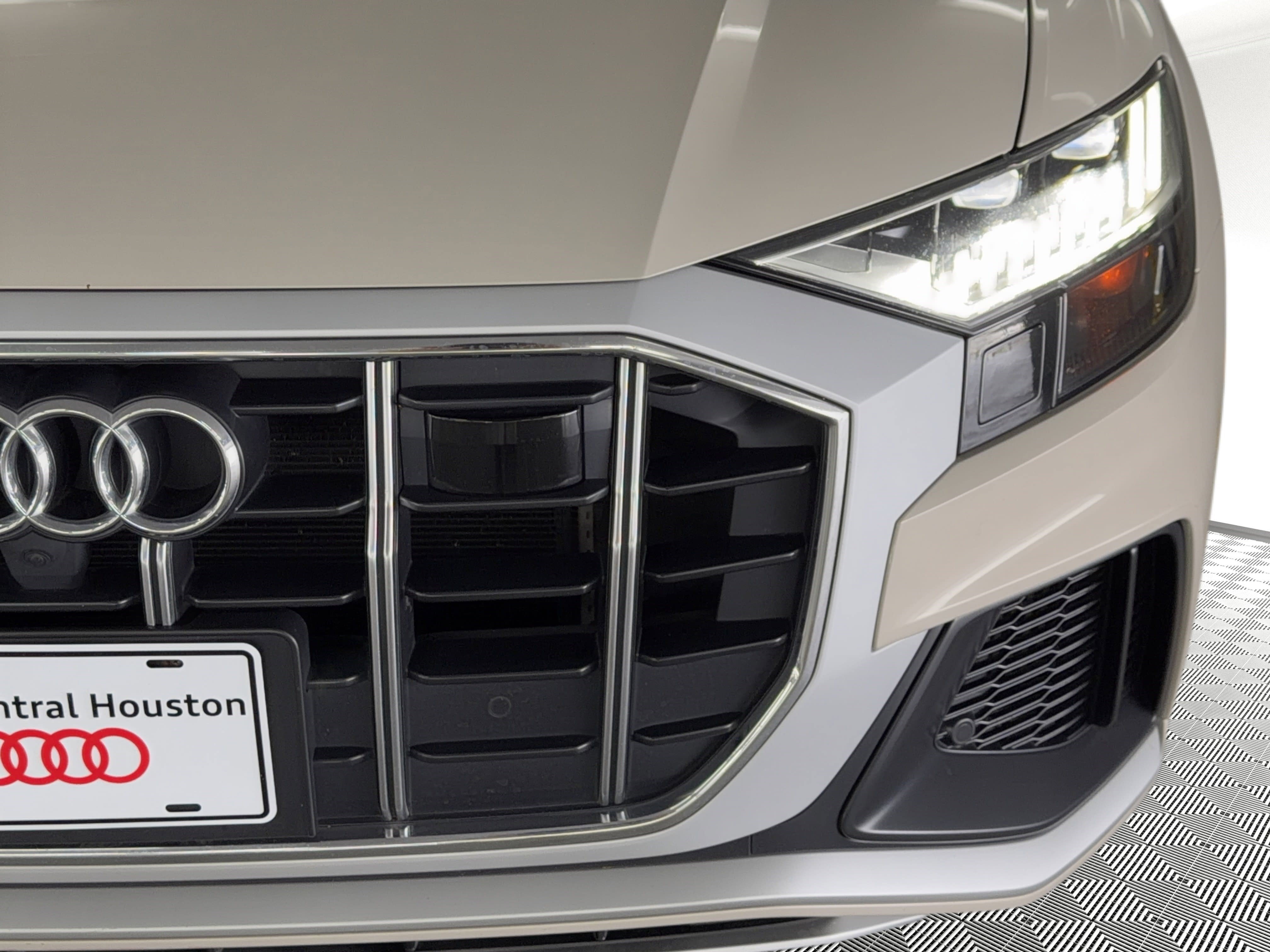 Used 2021 Audi SQ8 Prestige AWD/4WD image 11