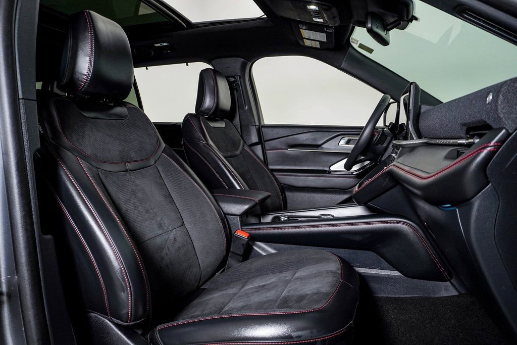 Used 2025 Ford Explorer ST image 15