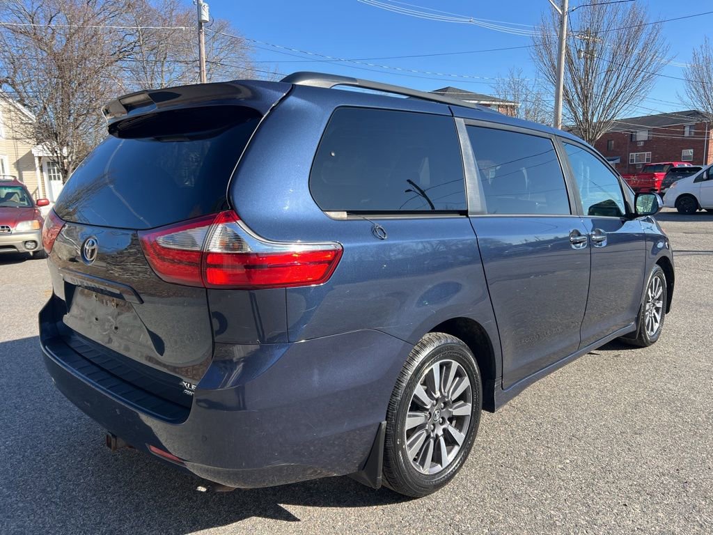 Used 2018 Toyota Sienna XLE w/ XLE Navigation Package image 6