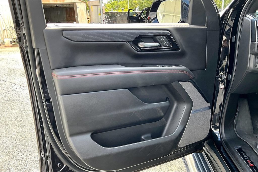 Used 2025 GMC Yukon AT4 Ultimate w/ LPO, Floor Liner Package AWD/4WD image 18
