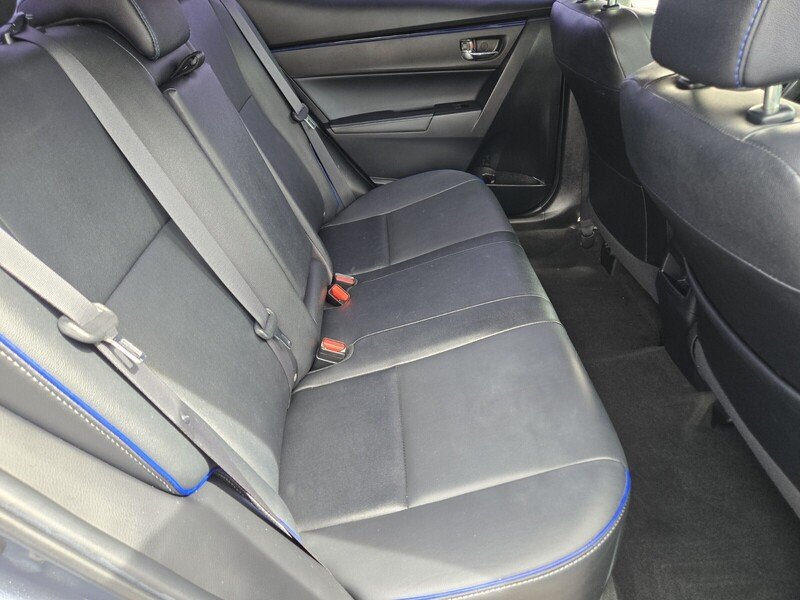Used 2018 Toyota Corolla XSE w/ Carpet Mat Package (TMS) FWD image 17