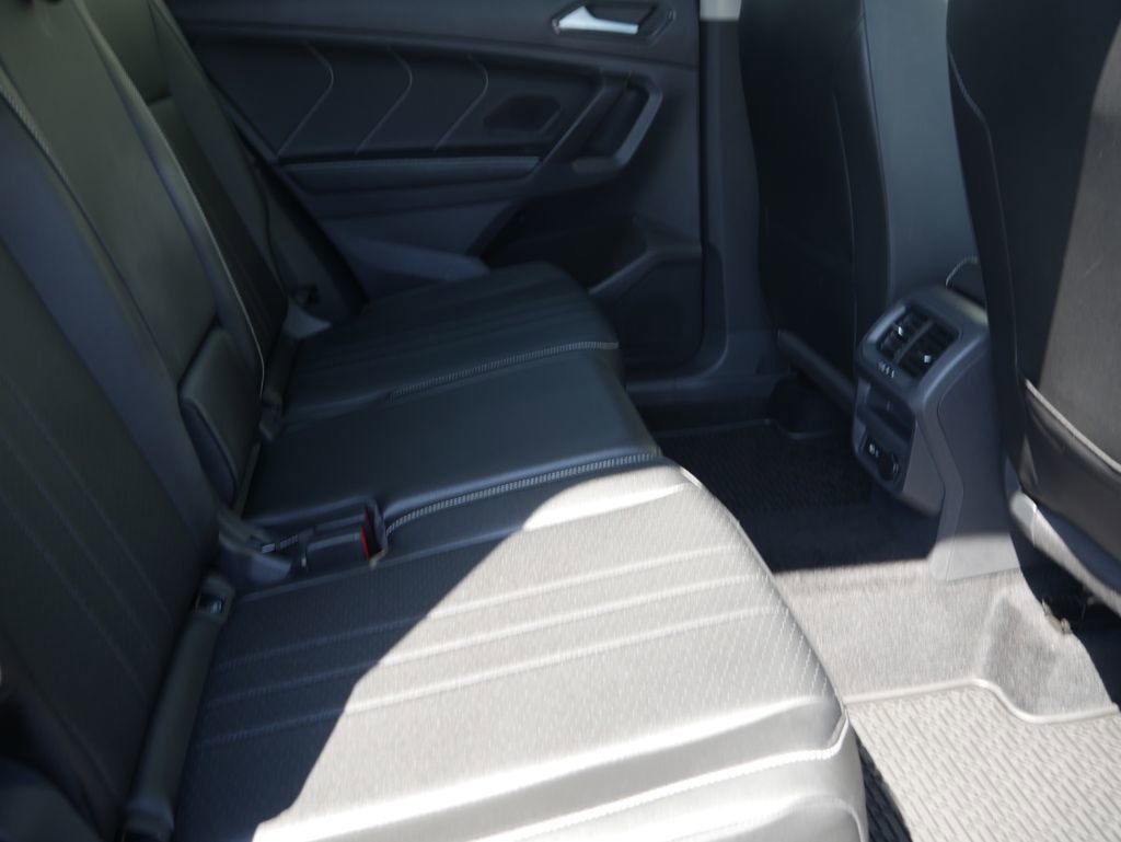 Used 2023 Volkswagen Tiguan SE w/ Panoramic Sunroof Package AWD/4WD image 30