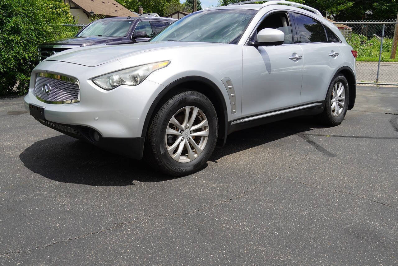 Used 2010 INFINITI FX35 AWD w/ Navigation Pkg image 2