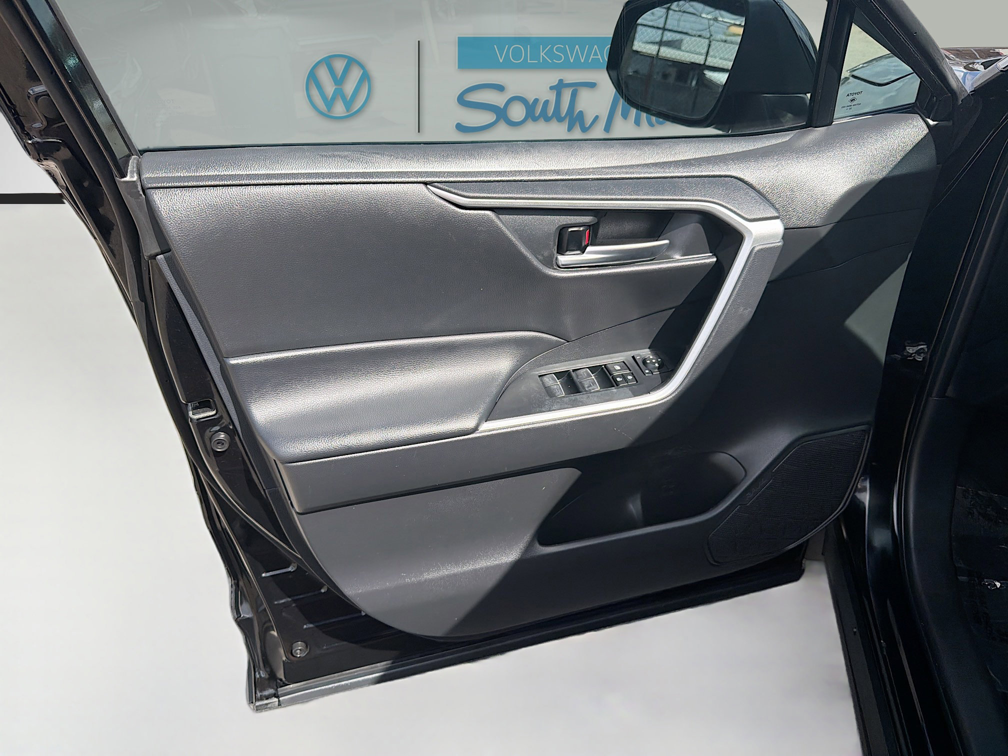 Used 2023 Toyota RAV4 Hybrid Woodland image 19