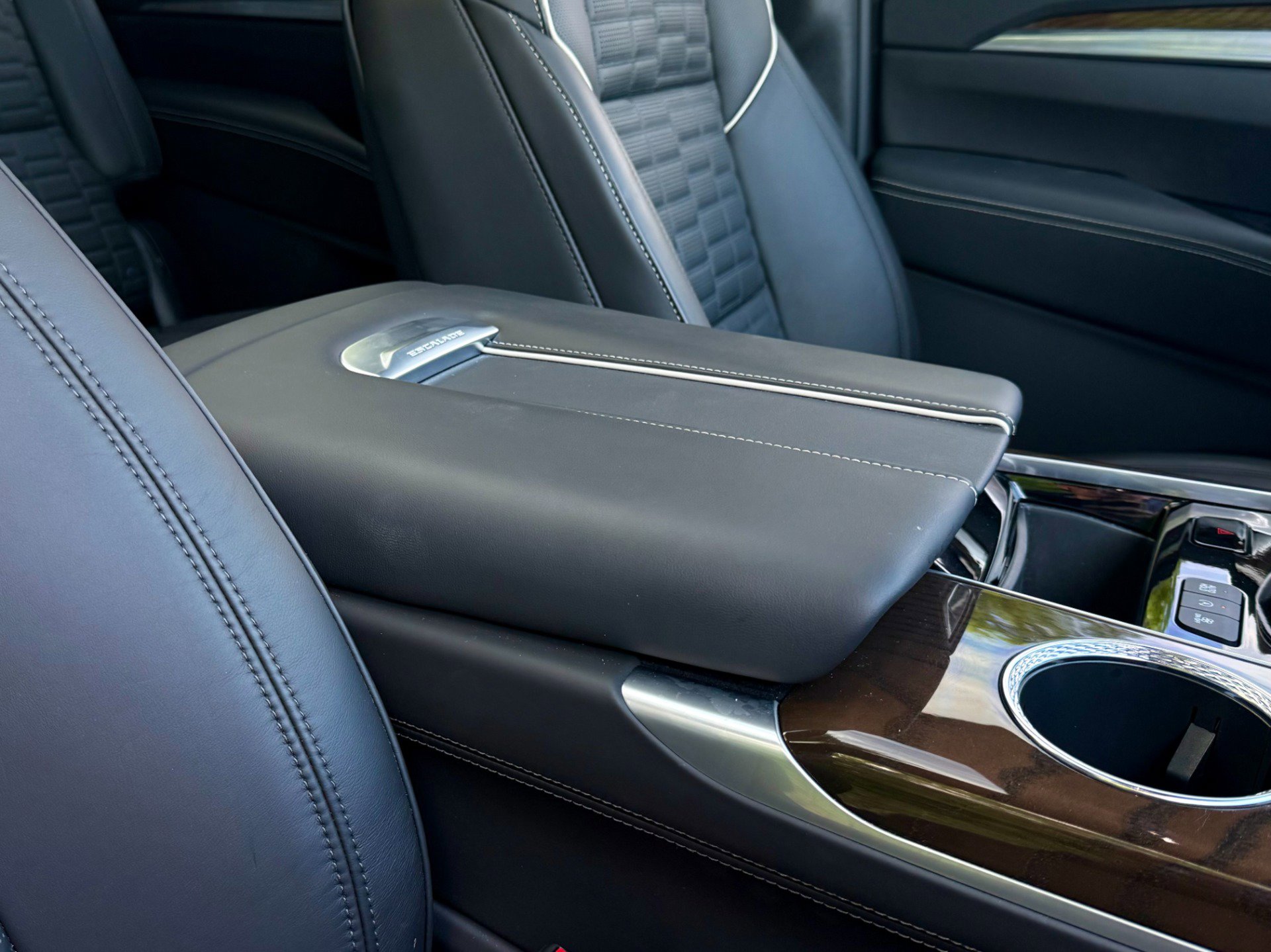 Used 2025 Cadillac Escalade Sport Platinum w/ LPO, ONYX Package image 49