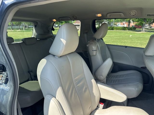 Used 2013 Toyota Sienna XLE FWD image 27