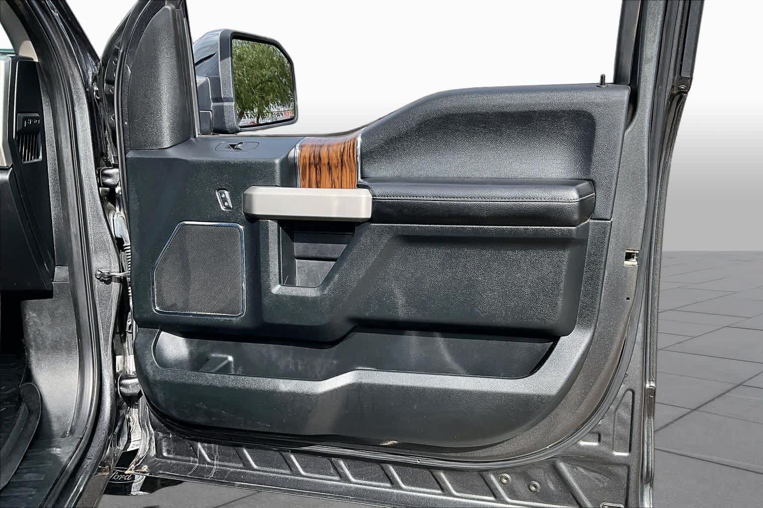 Used 2019 Ford F150 Lariat w/ Equipment Group 502A Luxury AWD/4WD image 23