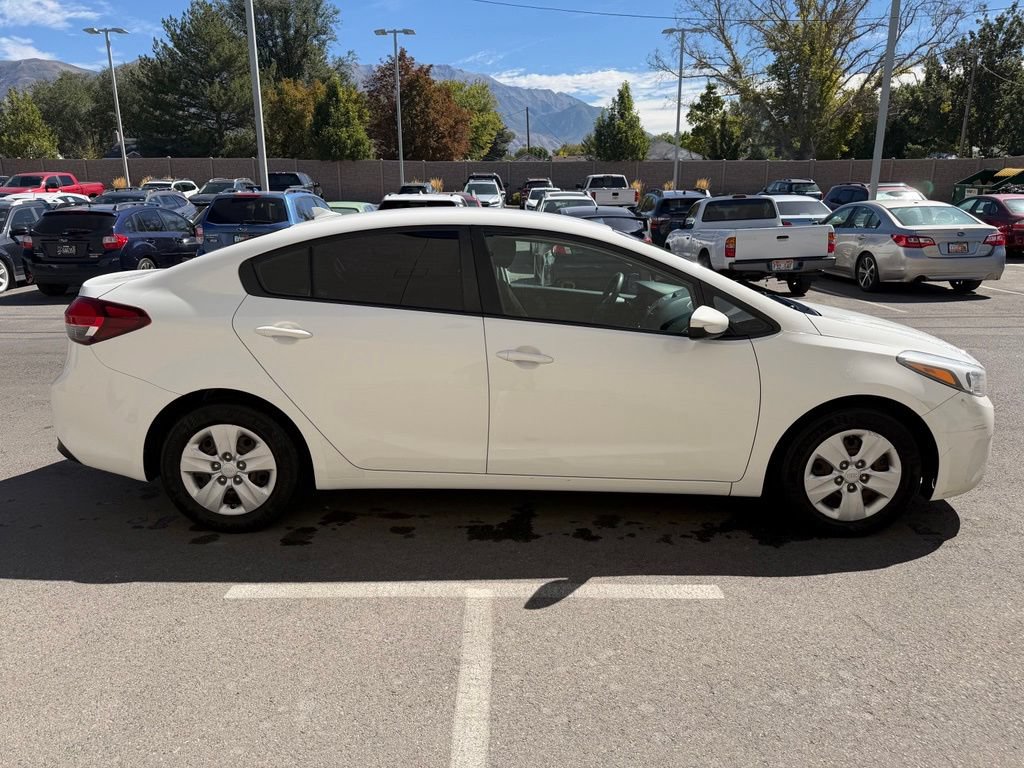 Used 2017 Kia Forte LX FWD image 3