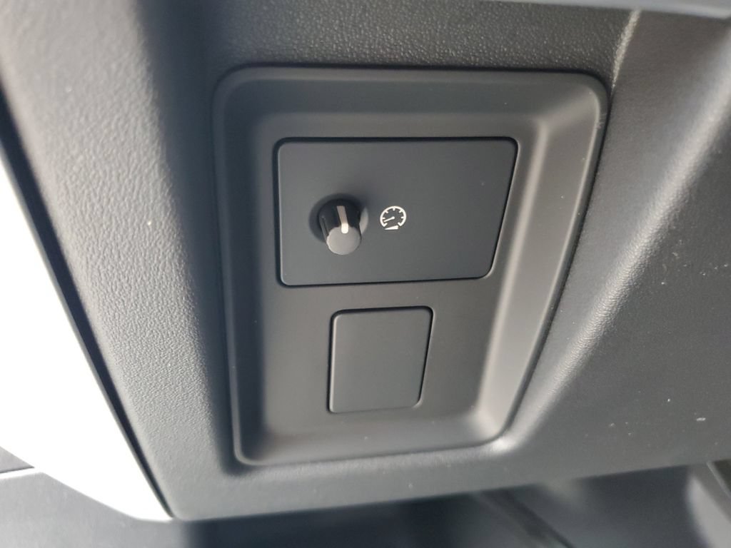 New 2026 Land Rover Defender 130 X-Dynamic SE AWD/4WD image 14