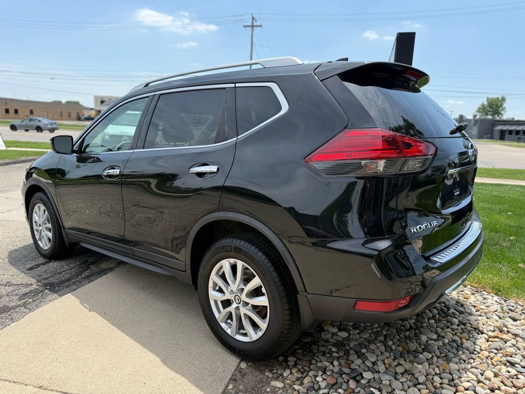 Used 2017 Nissan Rogue SV AWD/4WD image 3