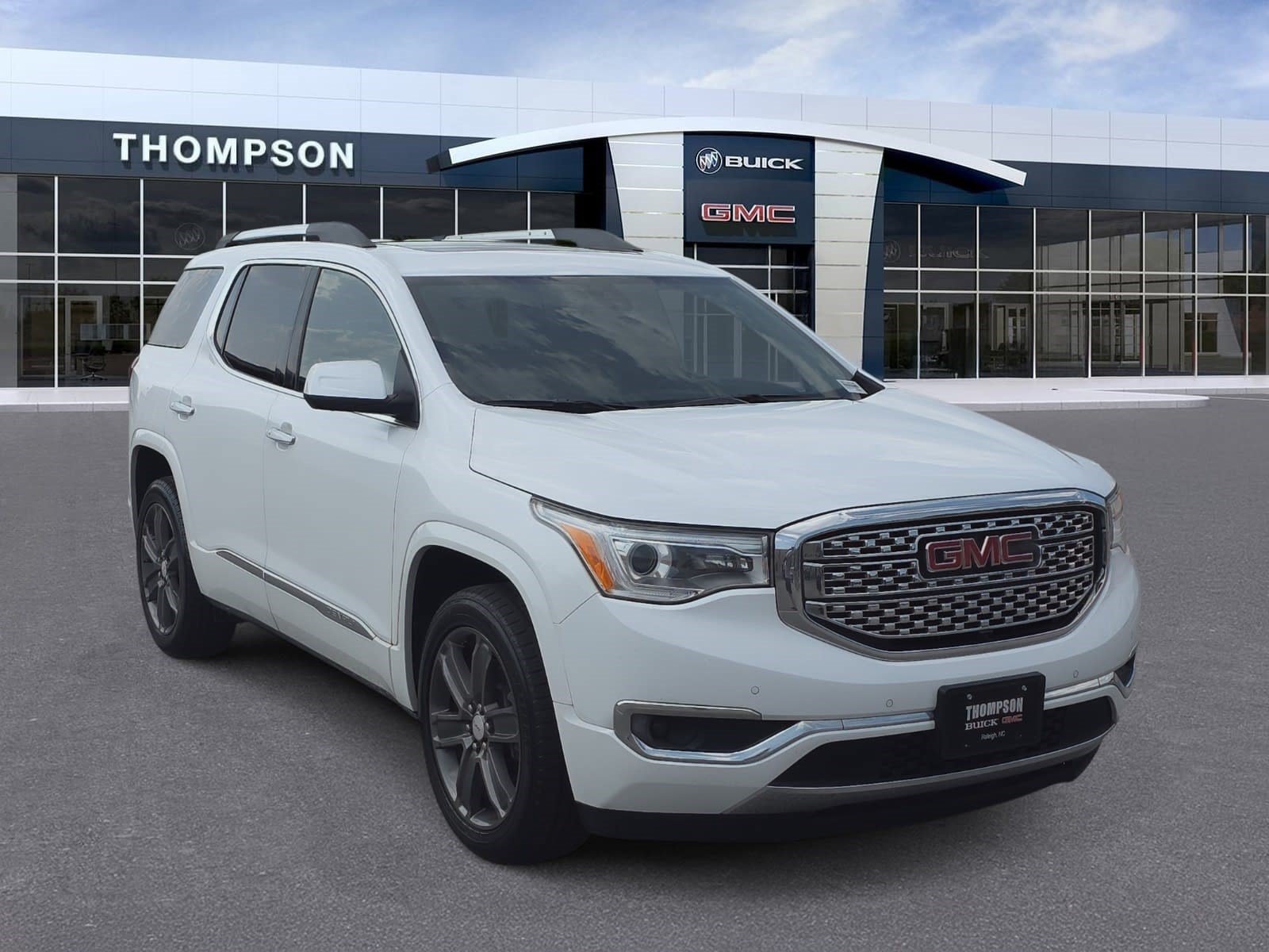 Used 2017 GMC Acadia Denali w/ Technology Package FWD video 1